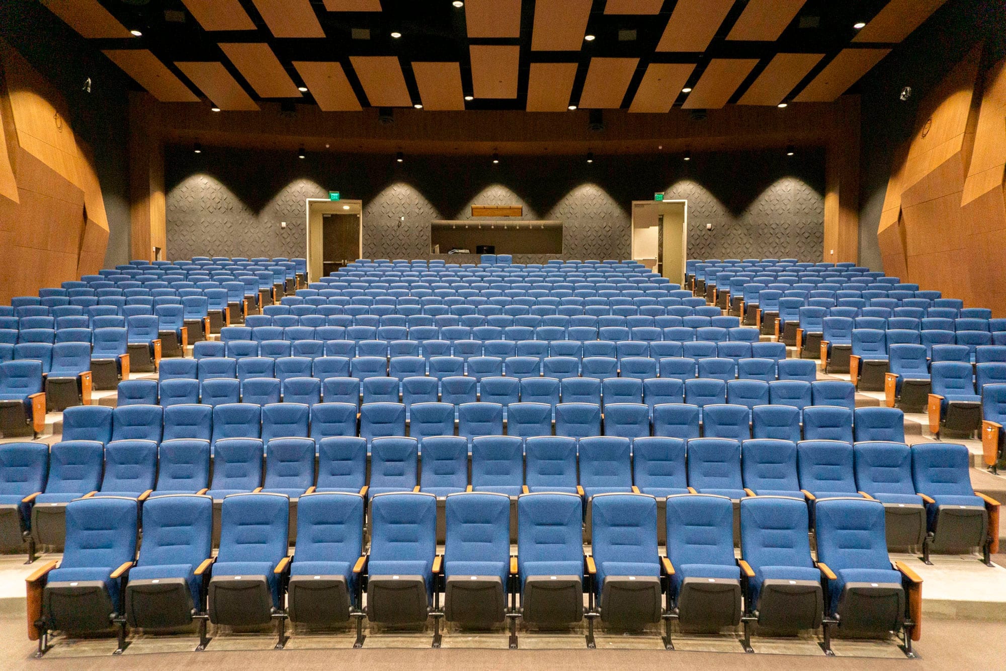 MEETINGS SCROLL IMAGE 20200121 0036 Theater Seats