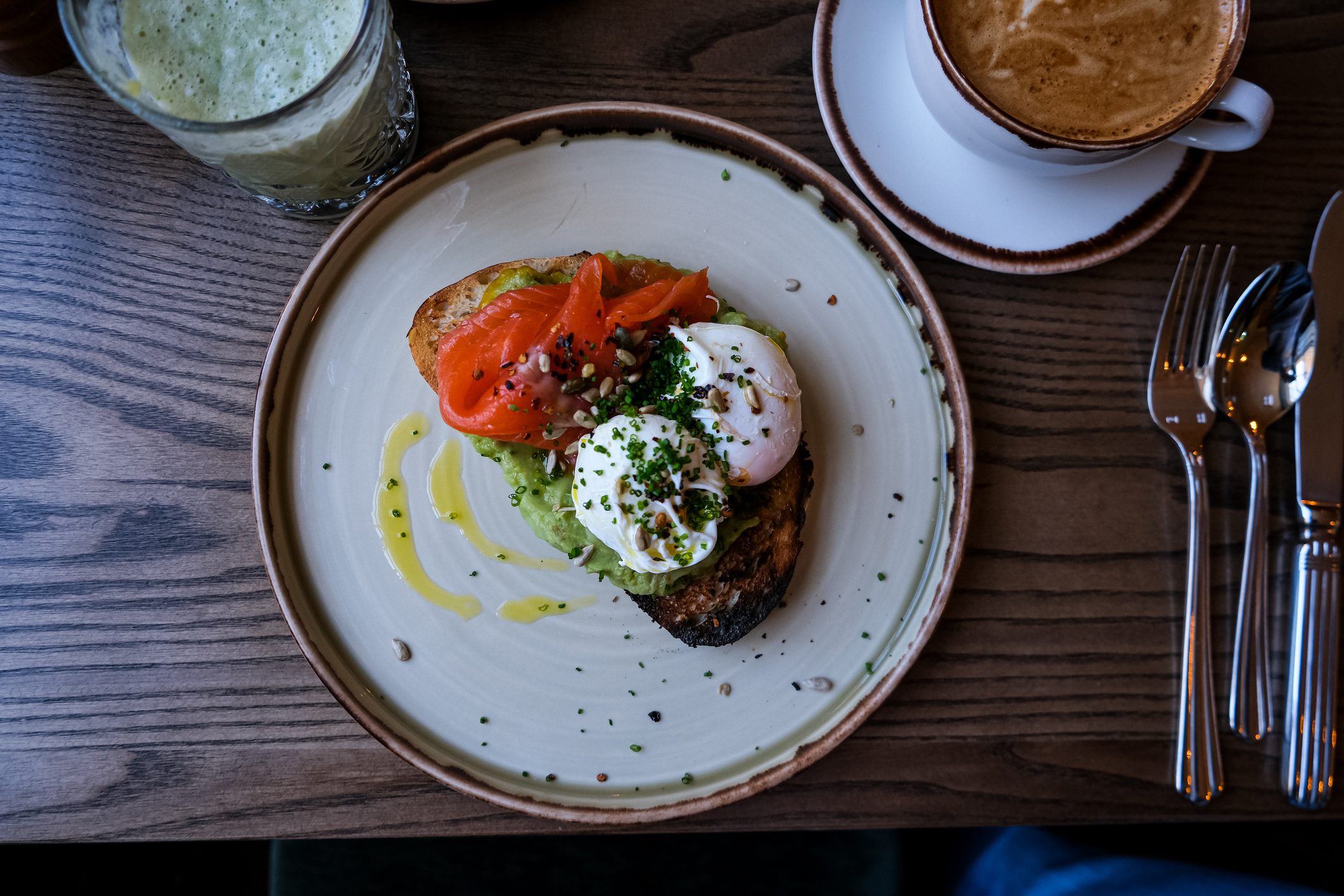 Toast with avocado, smoked salmon and poached eggs
